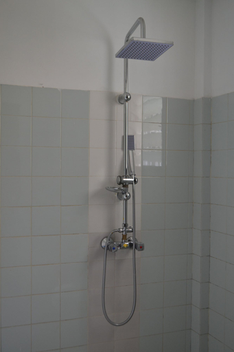 Bathroom 3, Hotel Azur, Mfoundi