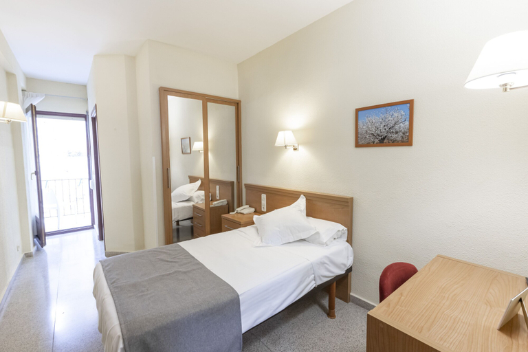 Bedroom 3, Balneario De Fitero - Hotel Bécquer, Navarra