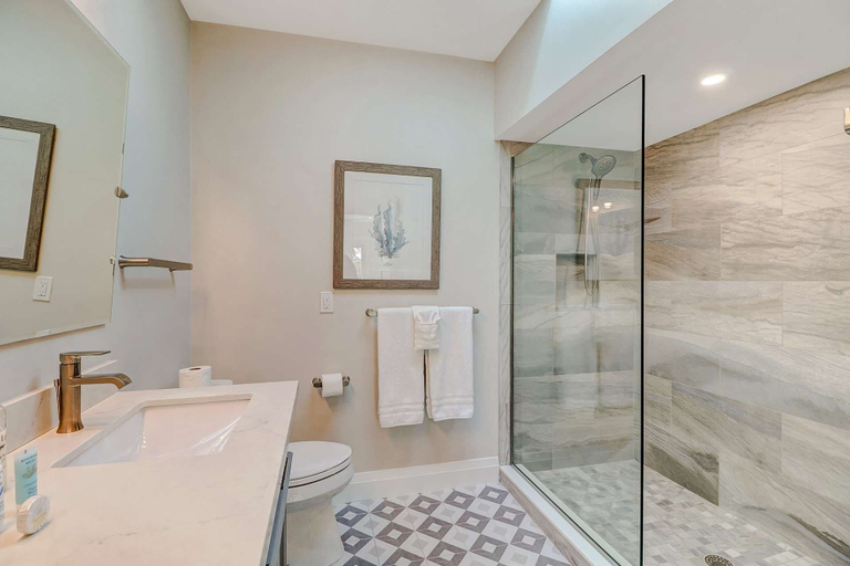 Bathroom 4, 218 Ohio Ave, Lee