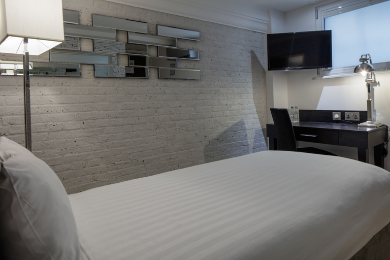 Bedroom 2, DoubleTree by Hilton London - Greenwich, London