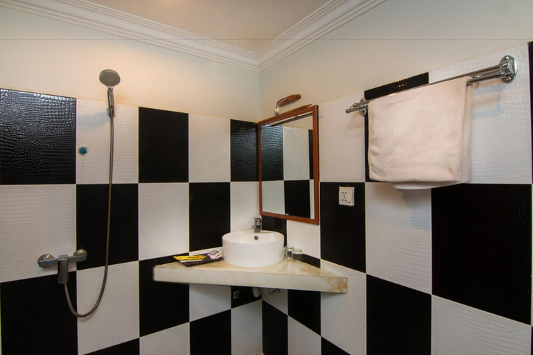 Bathroom 4, Angkor Udom Guesthouse, Siem Reap