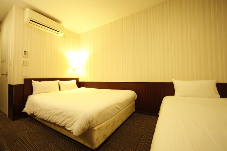 Bedroom 3, Hotel Hillarys, Osaka