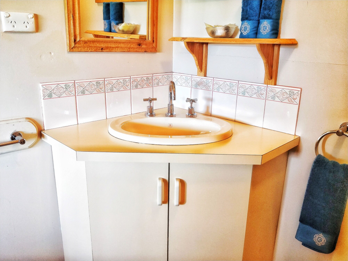 Bathroom 4, Twelve Apostles Motel & Country Retreat, Corangamite - South