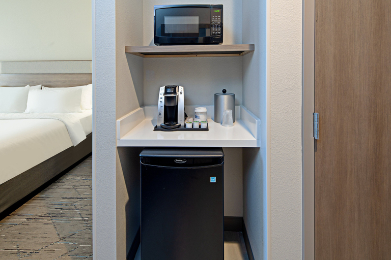 Bedroom 5, Holiday Inn Express & Suites PALM DESERT - MILLENNIUM, Riverside
