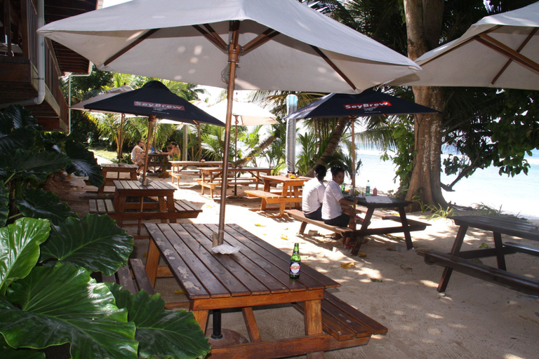 Food & Drinks 5, Surfers Self-Catering Chalets
