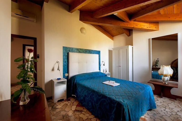 Bedroom 3, Hotel Caselle, Bologna