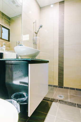 Bathroom 3, BoBo, Yilan