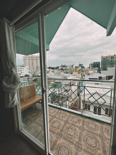 Exterior & Views 3