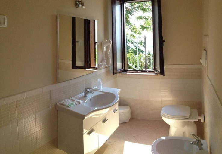 Bathroom 5, Hotel i Normanni, Cosenza