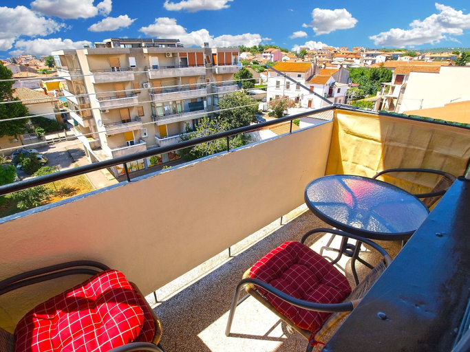 Others 4, Apartment 1414, Pula