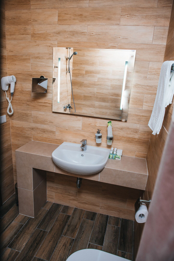 Bathroom 5, Green Park Hotel Airport Minsk, Smalyavichy