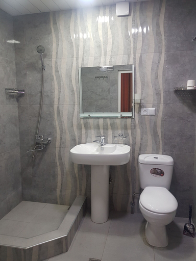 Bathroom 4, Hotel Mariana, Tskaltubo