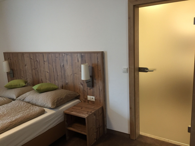Bedroom 4, Pension David, Hallein