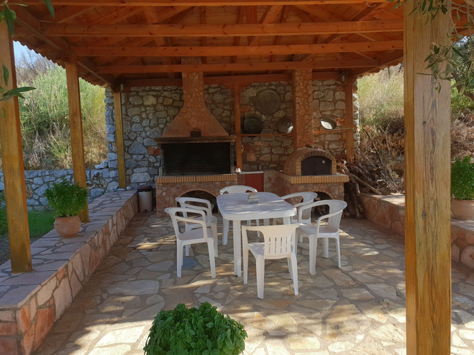 Food & Drinks, Domaine Papakonstantis, Peloponnese