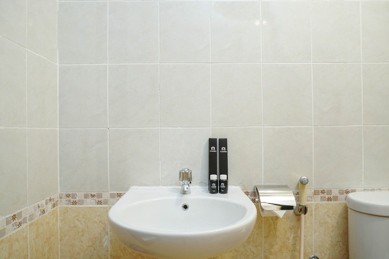Bathroom 4, Spacious 3BR Residence at Grand Palace Kemayoran Apartment, Jakarta Pusat