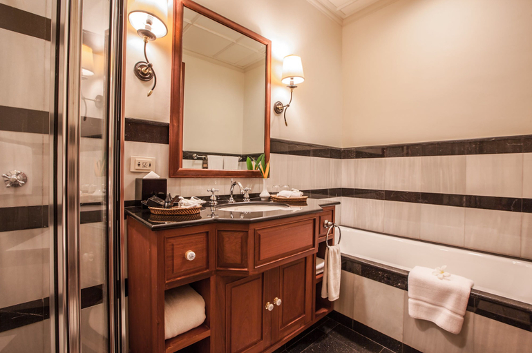 Bathroom 5, Settha Palace Hotel, Vientiane