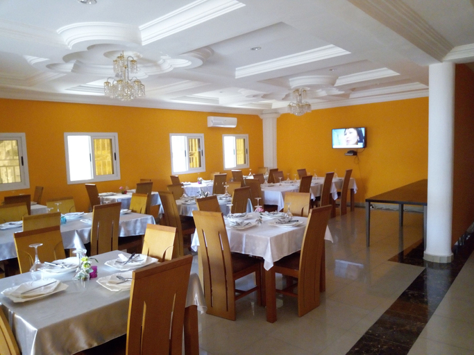 Food & Drinks 4, Hotel Edenia, Komo-Mondah