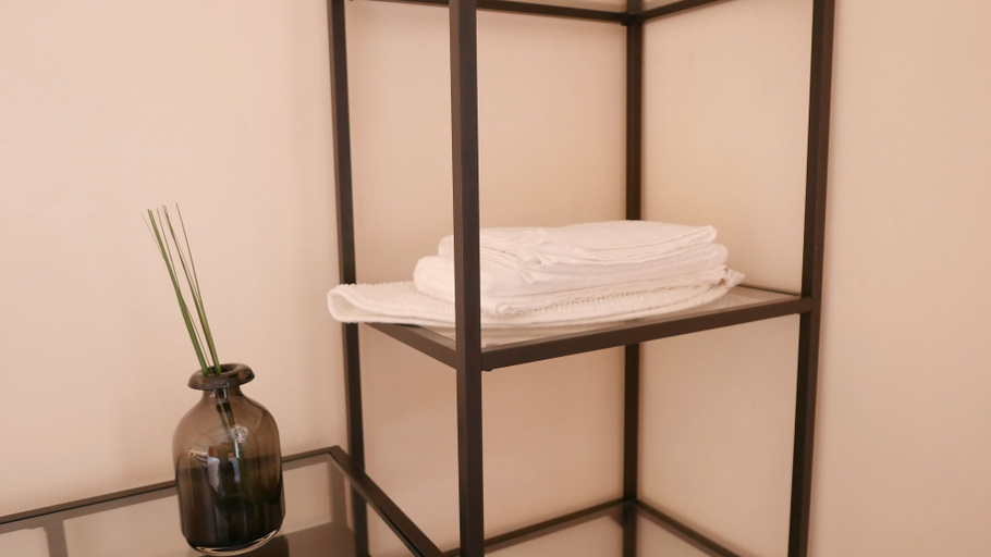 Bedroom 5, Three Rooms, Messina