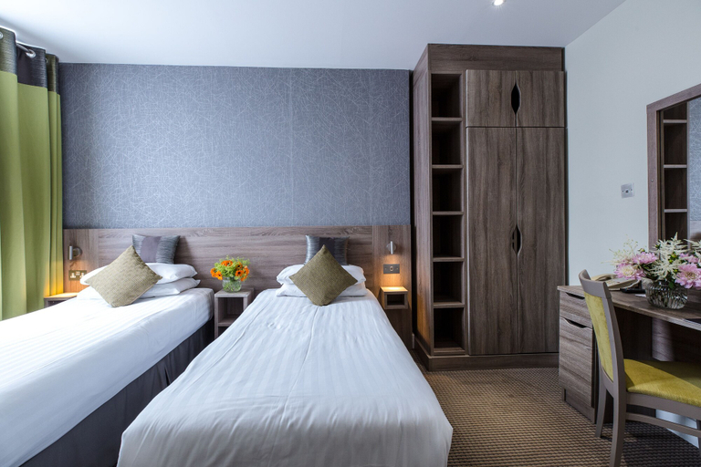 Bedroom 3, Phoenix Hotel, London