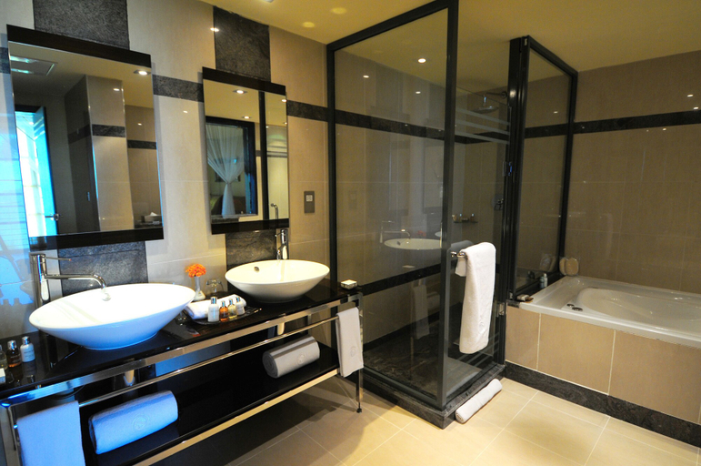 Bathroom 5, Munyonyo Commonwealth Resort, Kampala