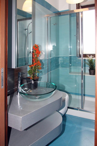 Bathroom 5, BB Villa il Sughero, Bari