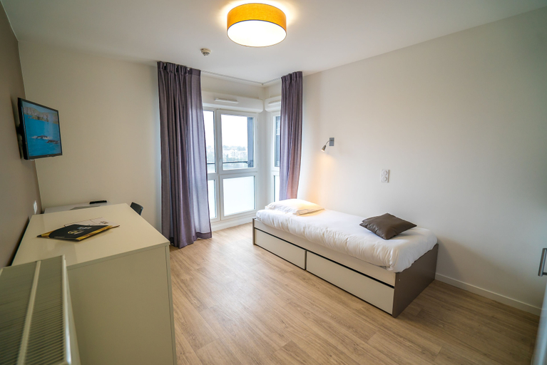 Bedroom 3, All Suites Appart Hôtel | Choisy-le-Roi, Val-de-Marne