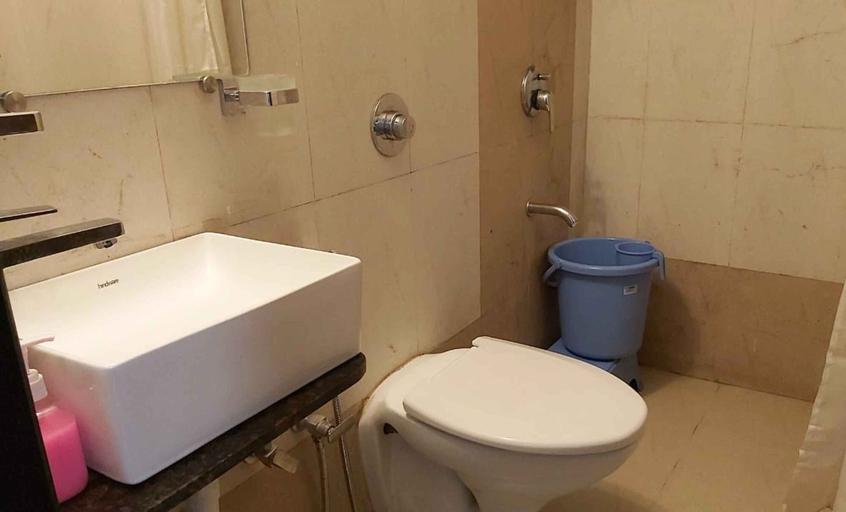 Bathroom 4, Bliss County Resort, Satara