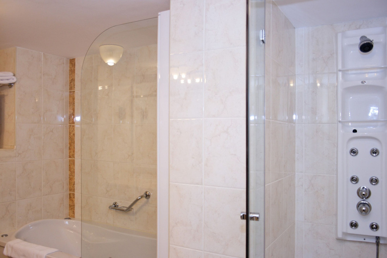Bathroom 5, Aro Palace Hotel, Brasov