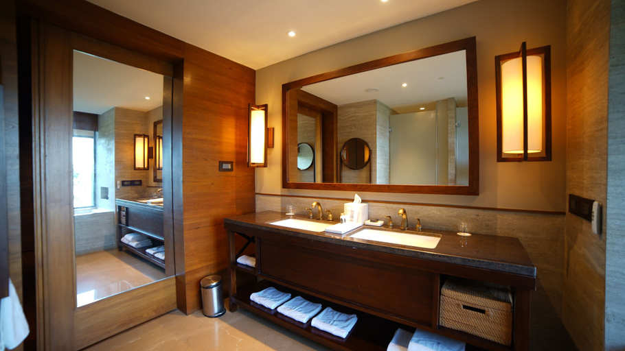 Bathroom 5, Taj Chia Kutir Resort & Spa Darjeeling, Darjiling