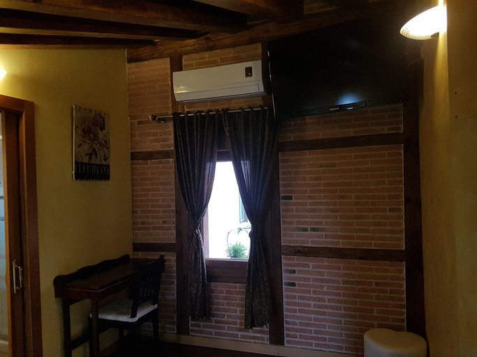 Others 5, Hostal Segovia, Segovia