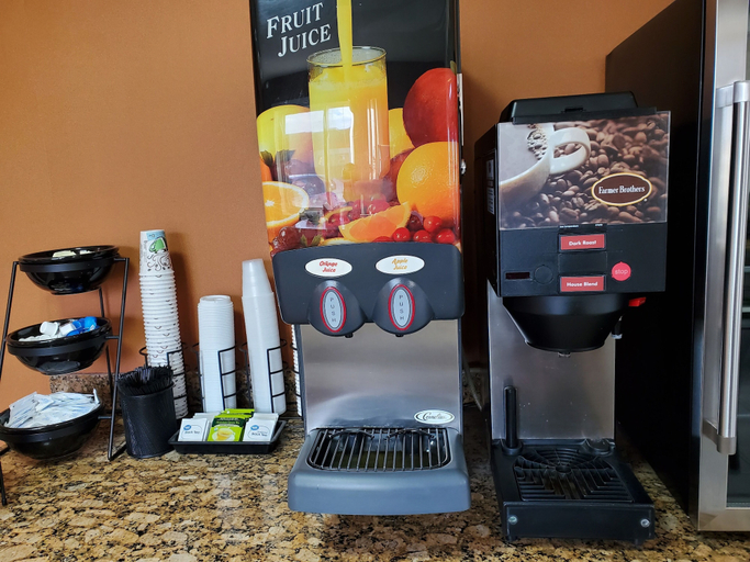 Food & Drinks 5, Econo Lodge Hays I-70, Ellis