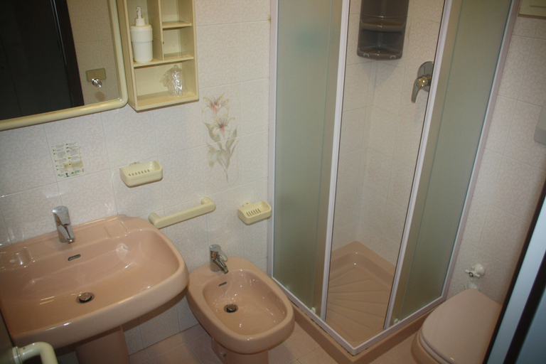 Bathroom 4, Eden Park Hotel, Livorno