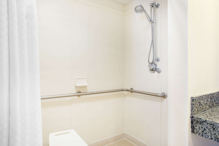 Bathroom 4, Days Inn by Wyndham Metter, Candler