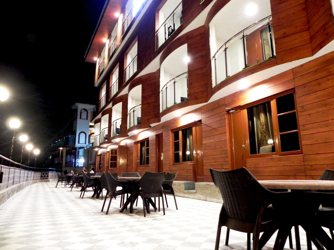 Food & Drinks 4, Hotel Mall Palace, Dehradun