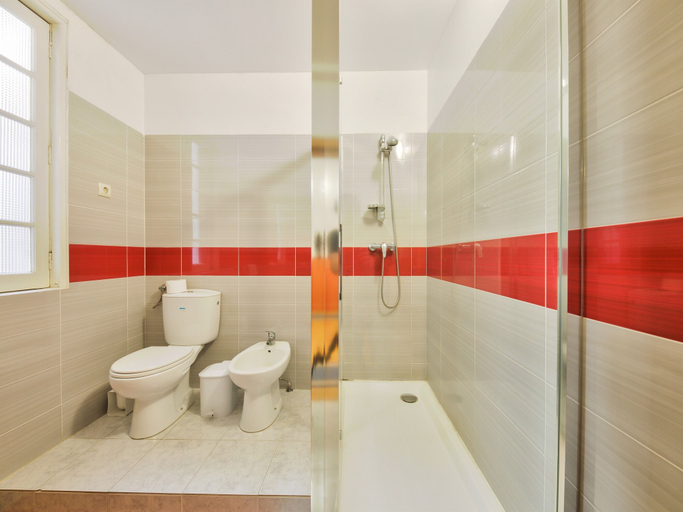 Bathroom 5, 5 Bicas, Aveiro