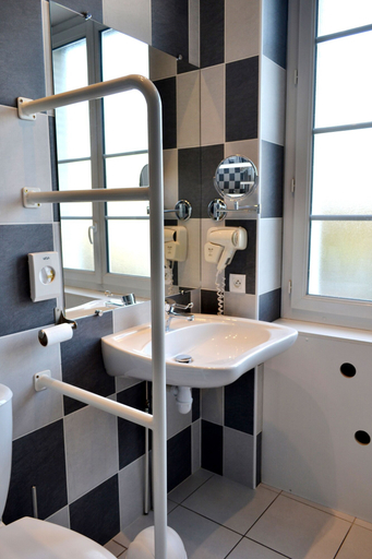 Bathroom 4, Anne De Bretagne, Loir-et-Cher