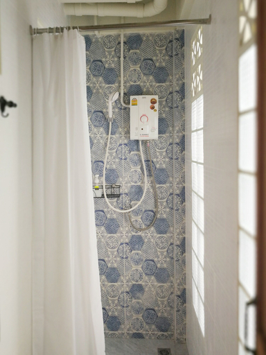 Bathroom 5, Silla House, Hat Yai