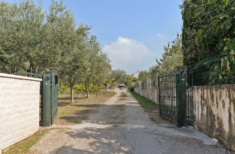 Others 4, Apartment 684, Pula