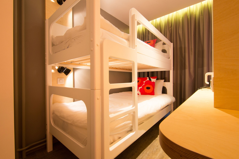 Bedroom 2, Hôtel La Régence, Hauts-de-Seine