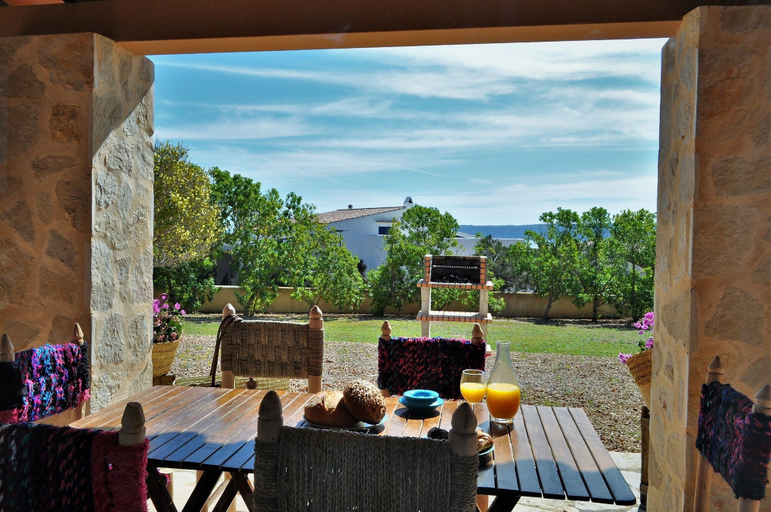Food & Drinks 4, Siamo Donatella, Baleares