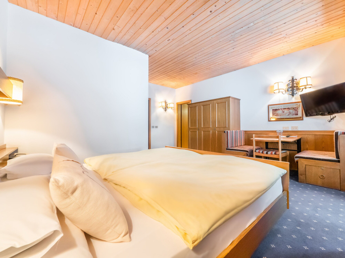 Bedroom 3, Hotel Pontives, Bolzano