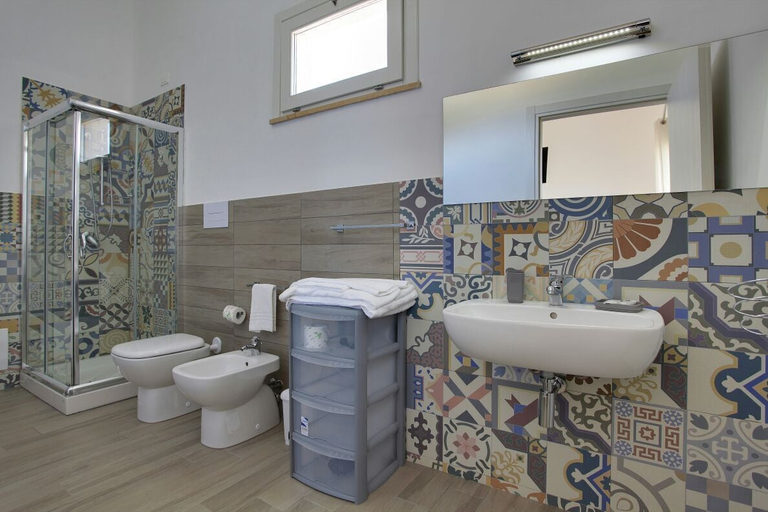 Bathroom 4, casa vacanze senia del rais, Trapani