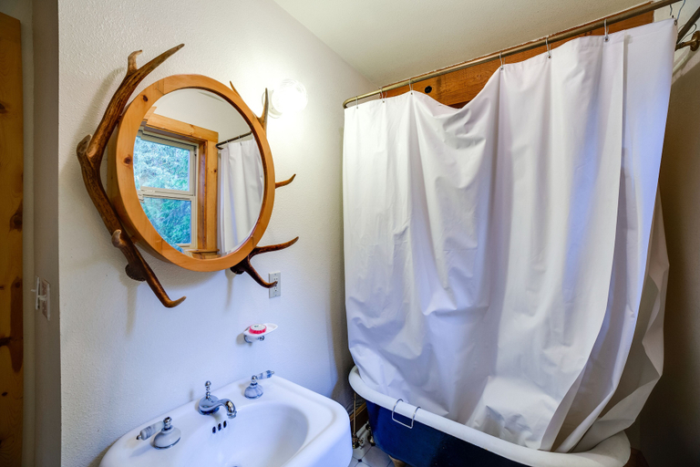 Bathroom 5, 25SL - Hot Tub - BBQ - Pets Ok - WiFi - Sleeps 6, Whatcom