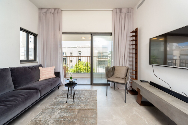 Others 4, Stylish Apartment with Cozy Vibes by Sea N Rent