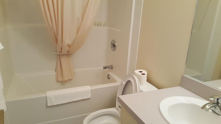 Bathroom 4, waintel studio-wainwright motel, Division No. 7
