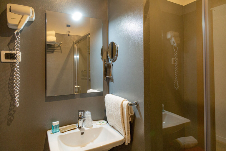 Bathroom 4, Wave Hotel, Catania