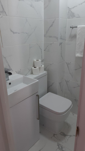 Bathroom 3, Chiswick Lodge Hotel, London