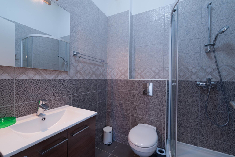 Bathroom 4, Apartments Delfin