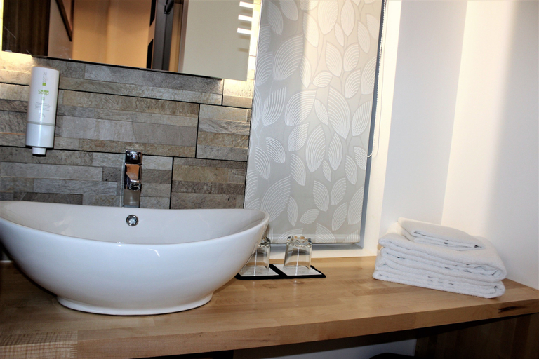 Bathroom 4, RIOSHOUSE Henley, Oxfordshire