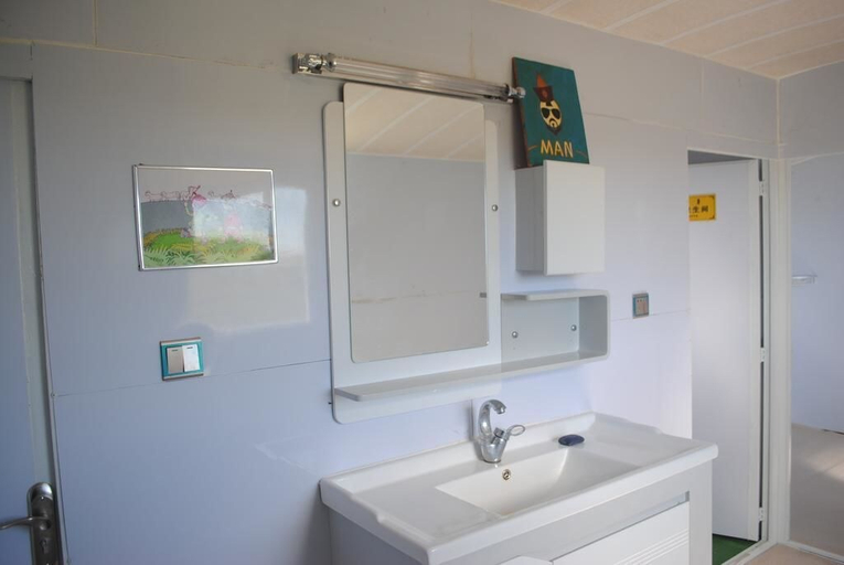Bathroom, Xanadu yurts, Xilin Gol